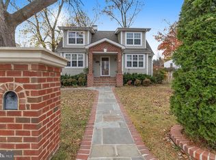 6825 Barrett Rd, Falls Church, VA 22042