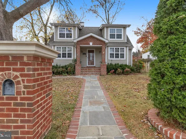 6825 Barrett Rd, Falls Church, VA 22042