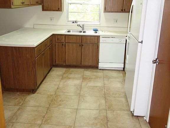 Kitchen with dishwasher, disposal, refrigerator, electric stove/oven