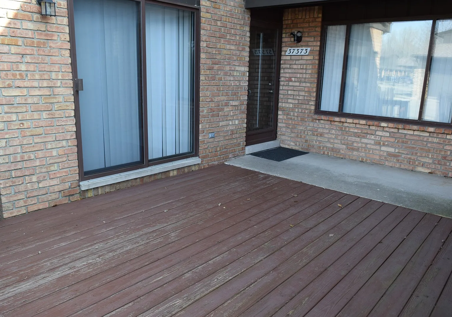 August Signing Special! Updated 2-Bedroom Condo with Finished Basement, Garage, Pool, Tennis, Clu... — Photo 2