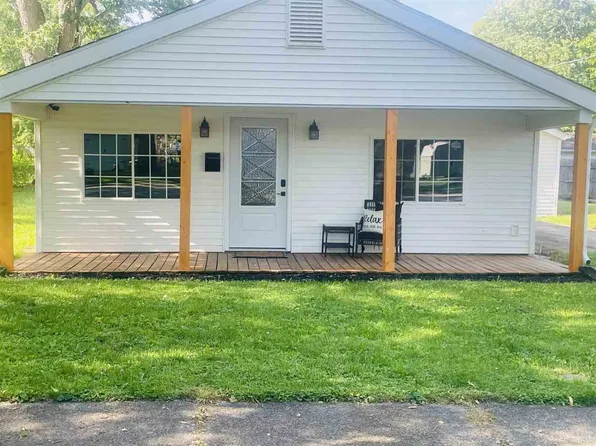 417 W Parkway Dr, Cambridge City, IN 47327