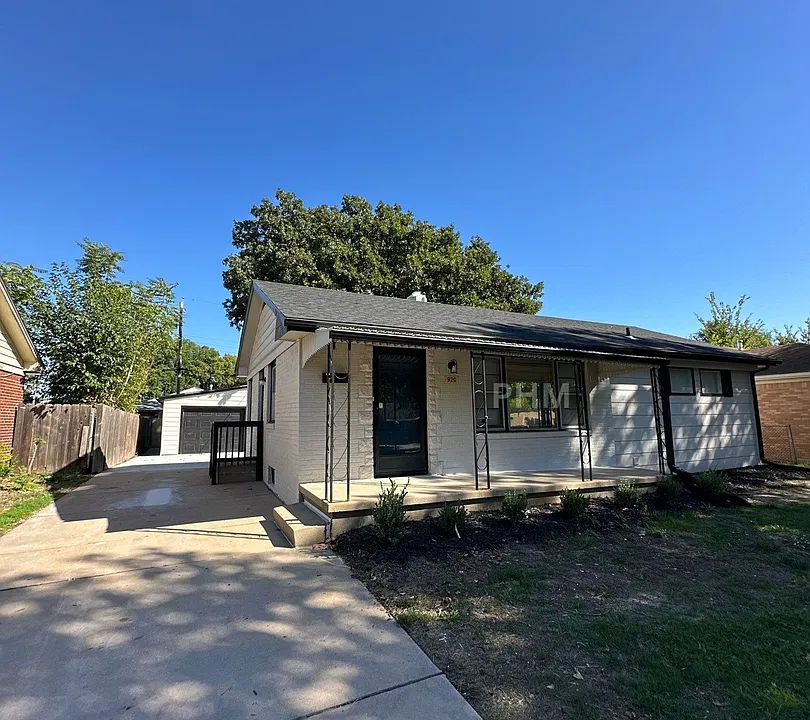 920 S Royal Rd