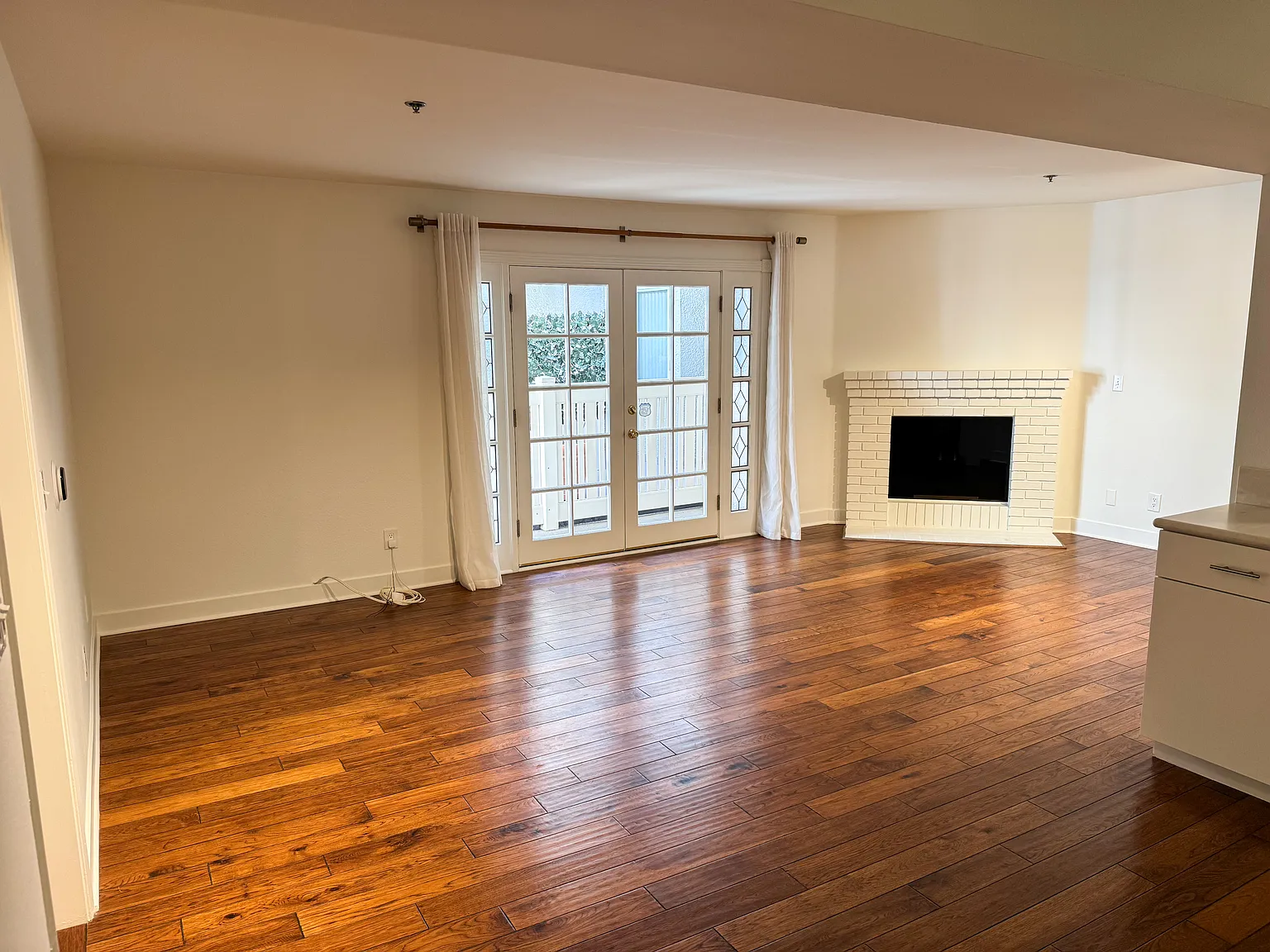 2 bed, 1071 sqft, $3,950 — Photo 3