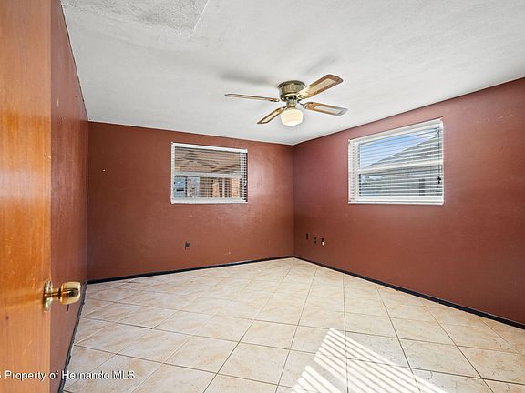 4th image of 11200 Tamarix Ave