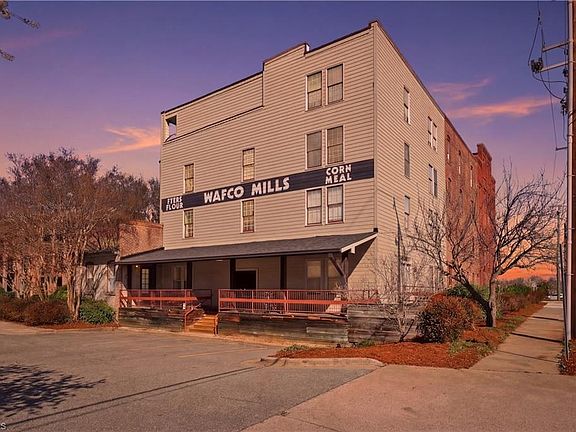 3rd image of 801 W McGee St