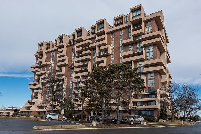 1st image of 465 W Dominion Dr Unit 901