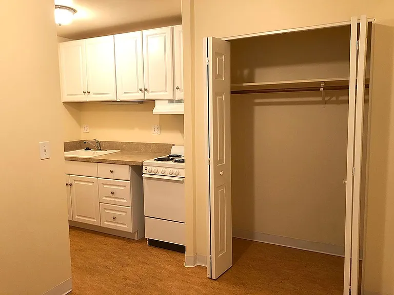 Washington Plaza Apartments — Photo 28