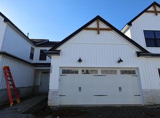 5498 Dutch Ln, Powell, OH 43065