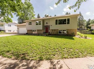 2804 S Elmwood Ave, Sioux Falls, SD 57105
