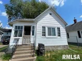 207 S 5th St, Clinton, IA 52732