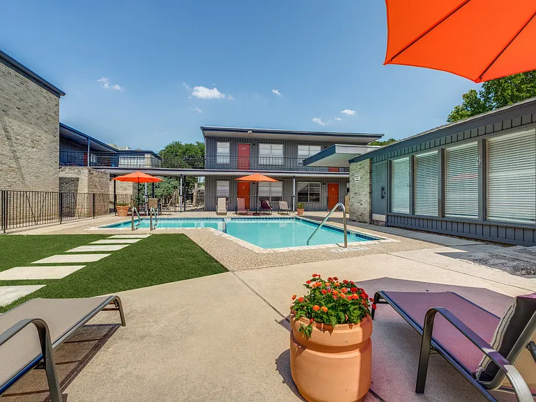 Village Oaks Apartments — Photo 7