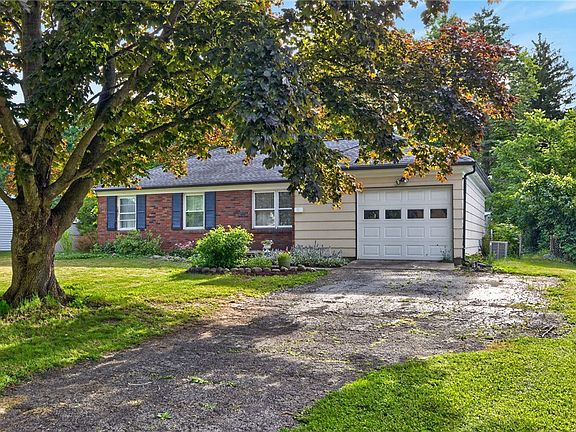 2nd image of 160 Sherwood Dr