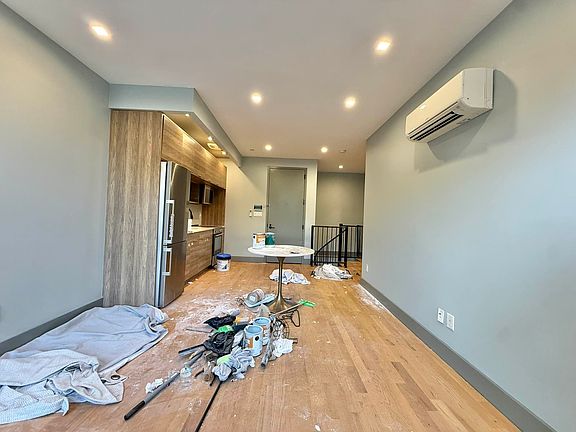 4th image of 2813 Tilden Ave #1F