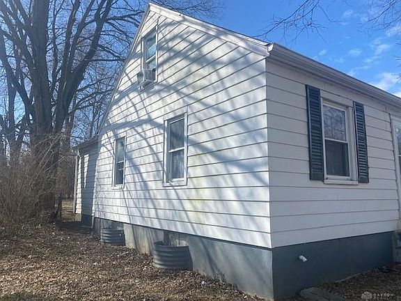 3rd image of 3226 Oakridge Dr