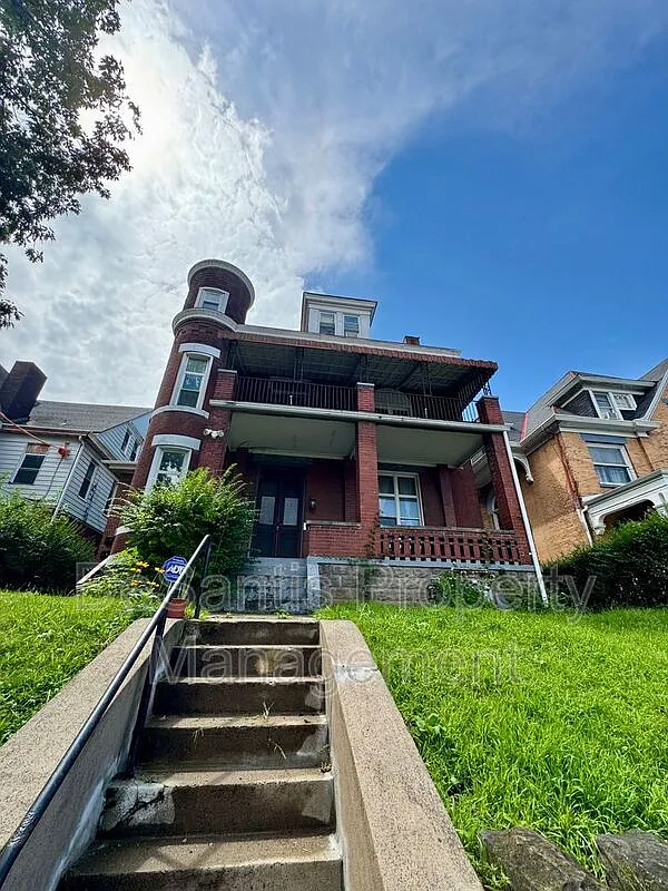 2 bed, 1.0 bath, $1,100 — Photo 3