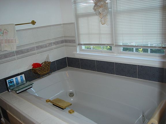 Master Bath whirlpool Tub