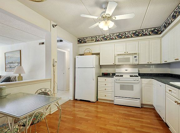 4th image of 7041 W Touhy Ave APT 205