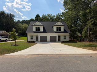 160 Sharon Dr, Fayetteville, GA 30214