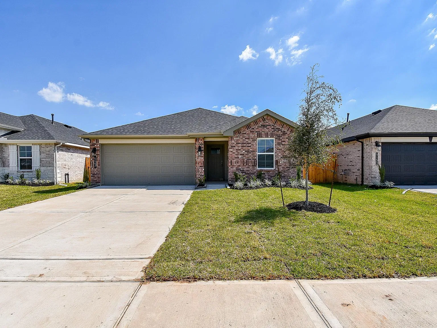 4 bed, 2.0 bath, 1812 sqft, $2,380 — Photo 2