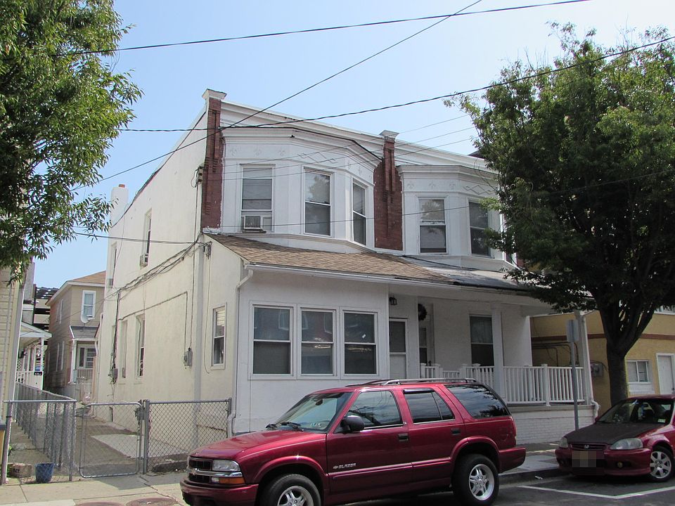 2nd image of 131 N Georgia Ave