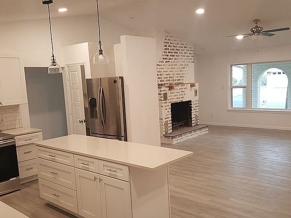 3rd image of 215 Crestwood Dr