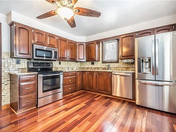 2nd image of 1620 Duchess Ln