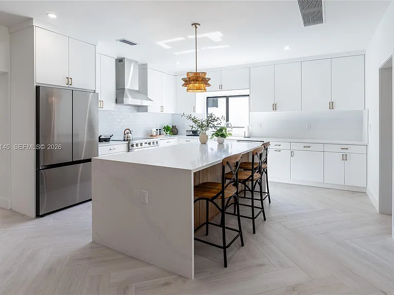 1420 SW 17th St — Photo 7