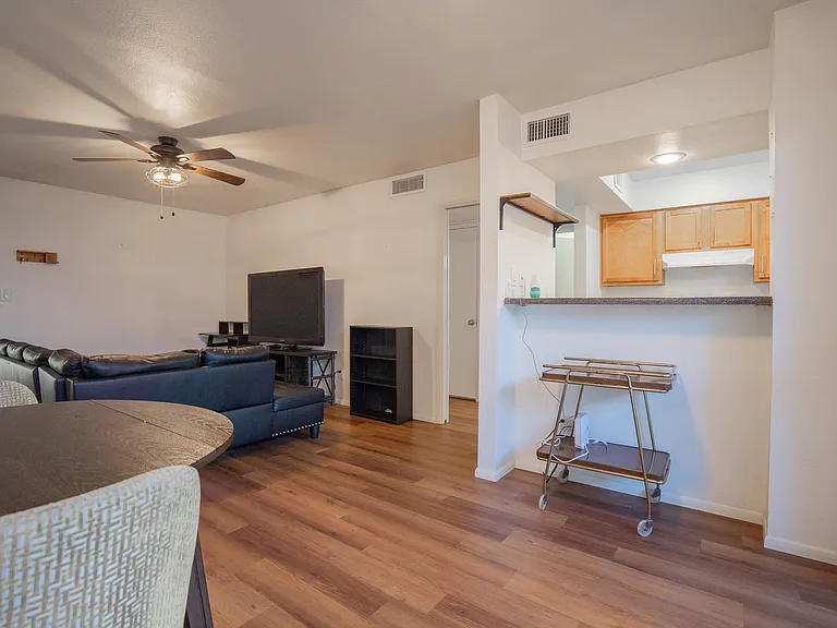 5135 N 10th St #7 — Photo 8