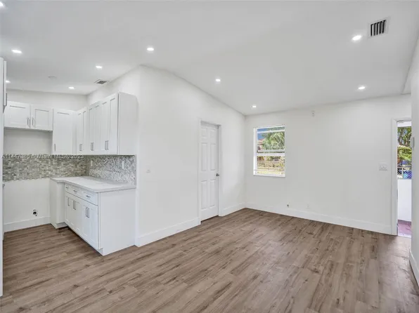 2300 NW 6th Ct, Fort Lauderdale, FL 33311