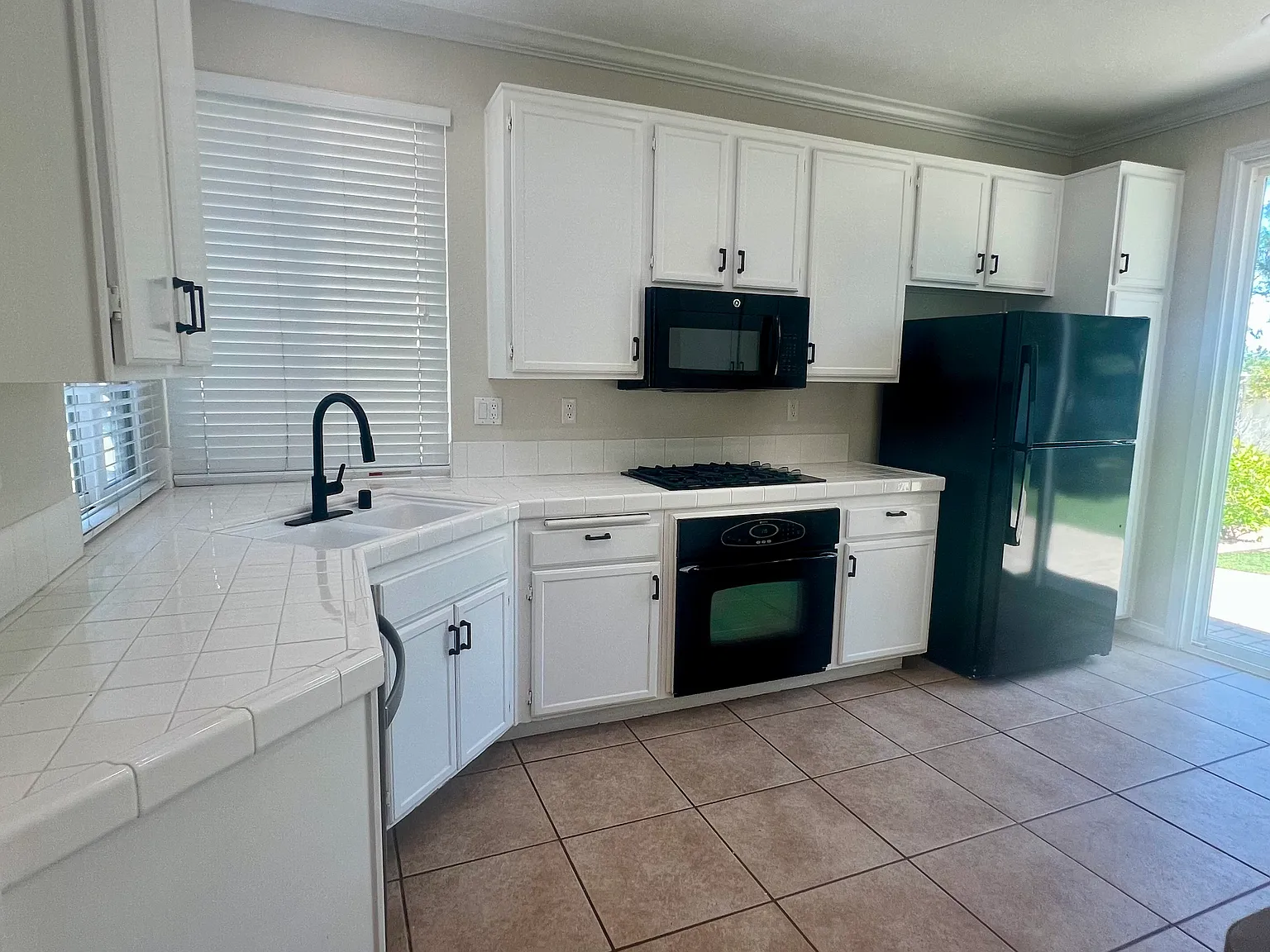 2 bed, 2.5 bath, 1264 sqft, $3,695 — Photo 4