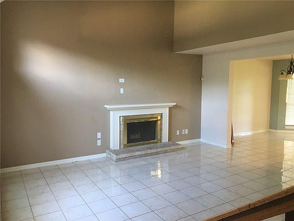 4th image of 4120 Huckleberry Dr