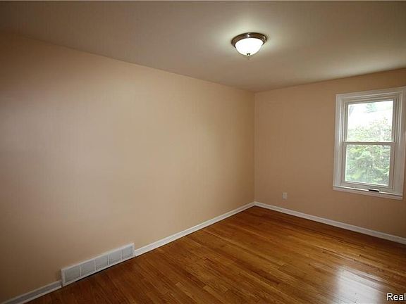 5th image of 16207 Manchester Ave