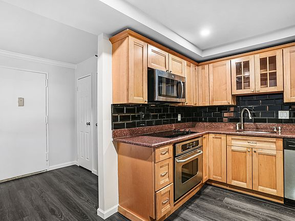 4th image of 143 Hoyt St APT 1K