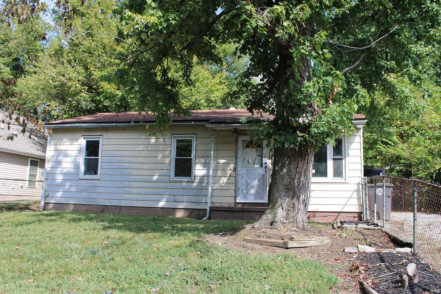 768 Cross St photo 1