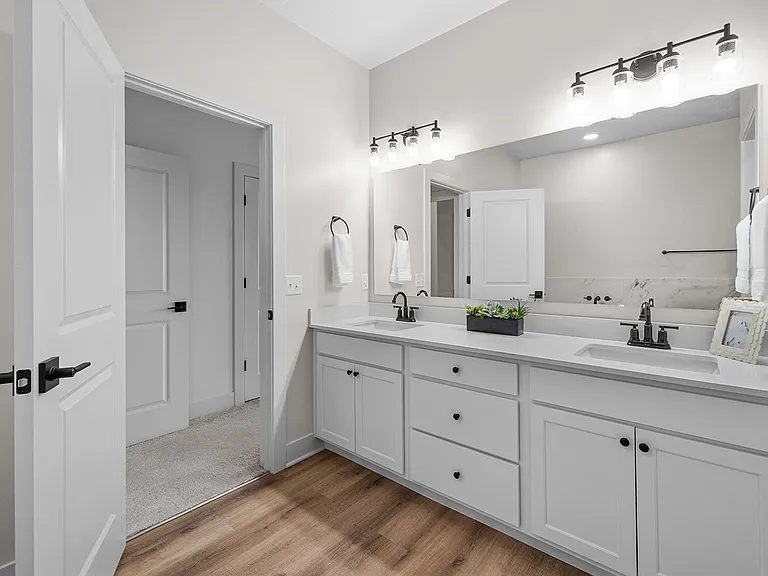 West Heights- BLGD 7 — Photo 25