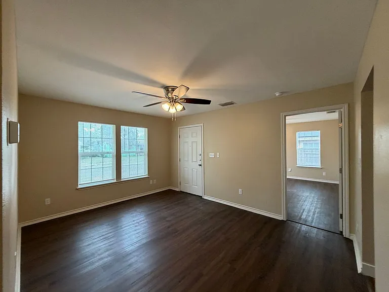 1618 Birch Pl — Photo 3