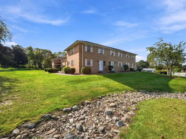 102 Elmwood Drive, Hudson, NH 03051