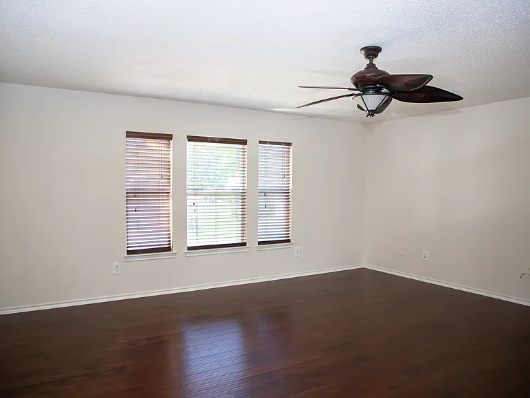 2201 Driskell Ln — Photo 15