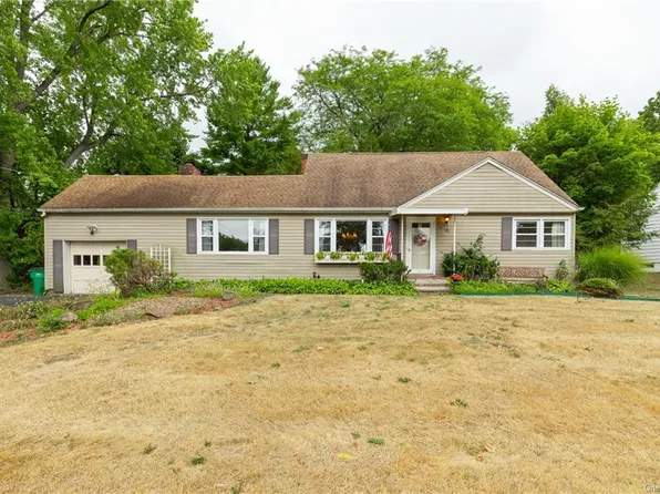 20 Marwood Dr, Poughkeepsie, NY 12601