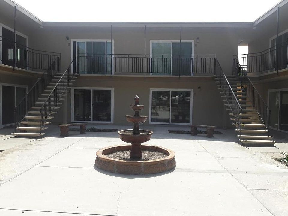 Courtyard & Main Entrances to Units.