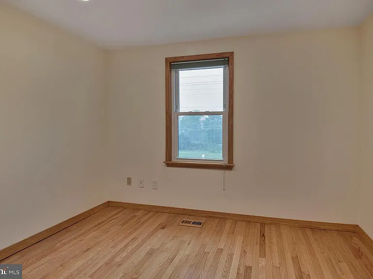 9321 Bentridge Ave — Photo 33