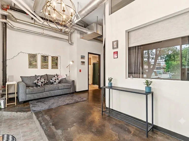 2142 Curtis St #101 — Photo 4