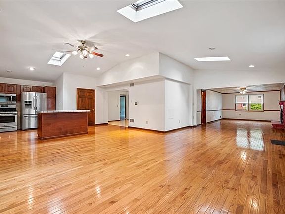 4th image of 229 Londonderry Ct