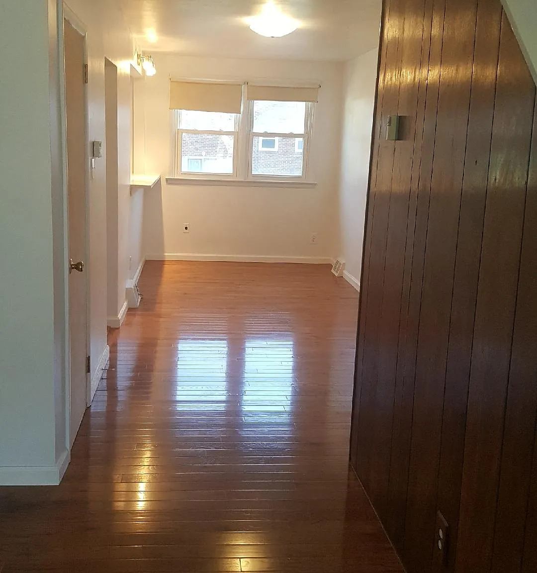 3 bed, 1120 sqft, $2,200 — Photo 3