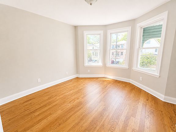 3rd image of 802 S 14th St Floor 2