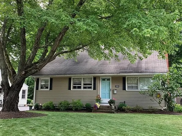 450 Bell St, Chagrin Falls, OH 44022