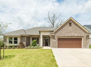 104 Dove Tree Ln, Lake Jackson, TX 77566