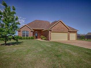 557 Bluestem Dr, Guthrie, OK 73044