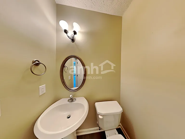 616 Laurel Bnd — Photo 8