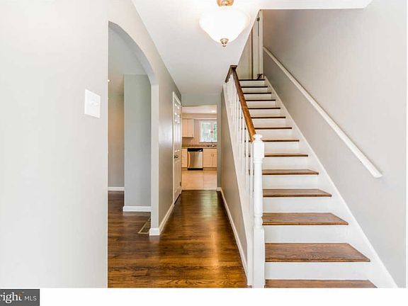 2nd image of 296 Dulles Dr